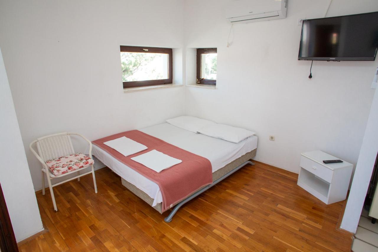Apartment House Emilija Novalja