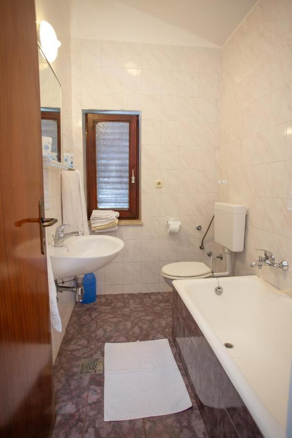 Apartment House Emilija Novalja