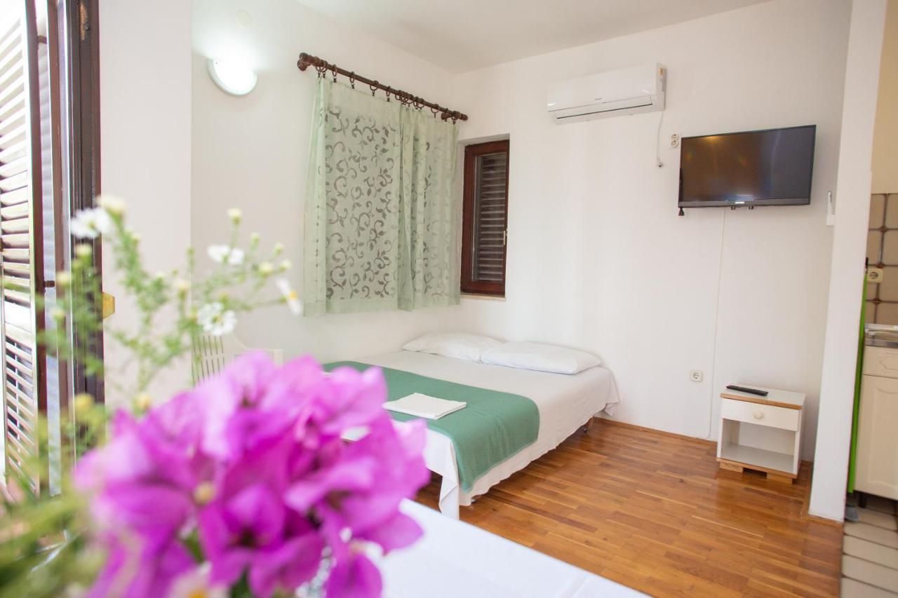 House Emilija Apartment Novalja
